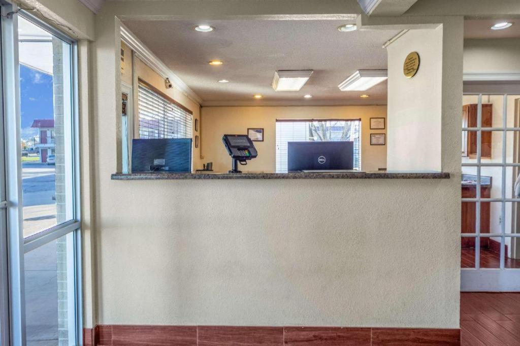 Econo Lodge Meridian Exterior photo