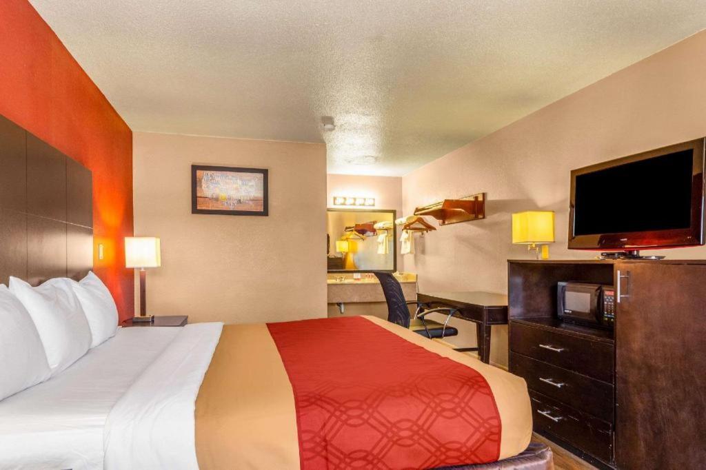 Econo Lodge Meridian Exterior photo